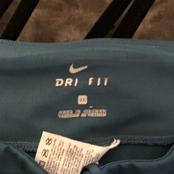Nike Dry Fit - Picture 2 of 2